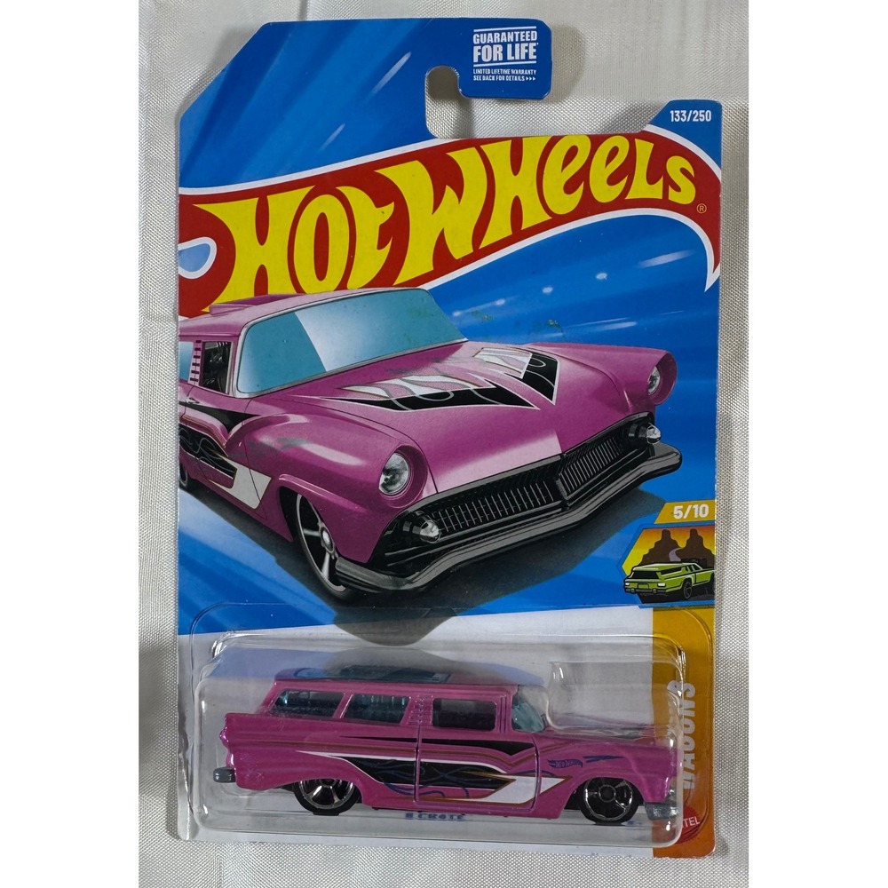 Hot Wheels 8 Crate Pink HW Wagons 5/10 133/250 Diecast Car 2023 Mattel HKH25